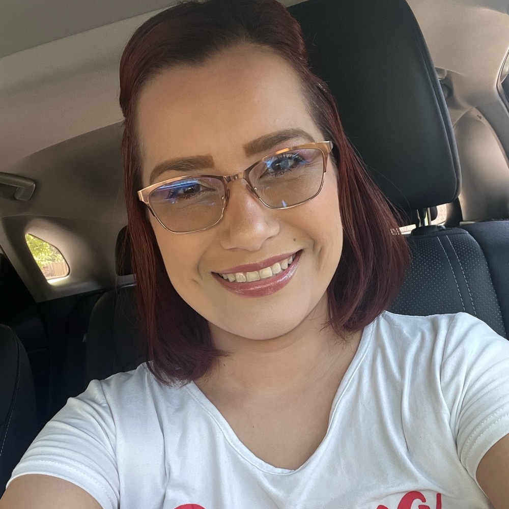 Meet your Posher, Claudia